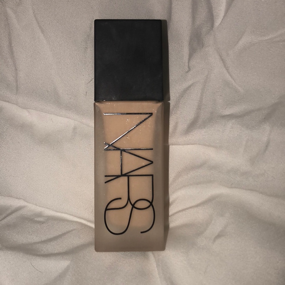 NARS all day luminous weightless foundation